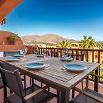 Hébergement de vacances In With Outdoor Swimming Pool