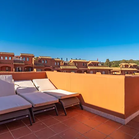 Hébergement de vacances In With Outdoor Swimming Pool *